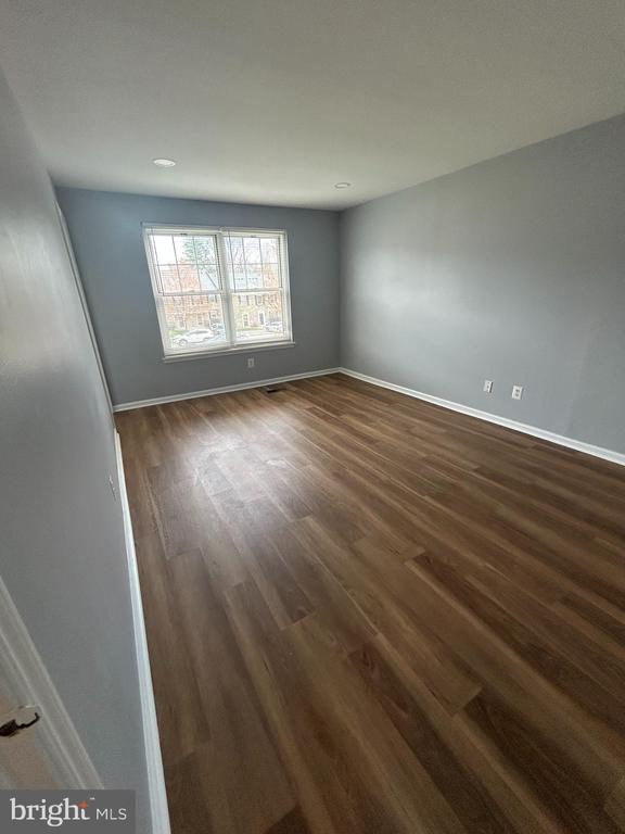 8 BARCLAY CT #203 U-8