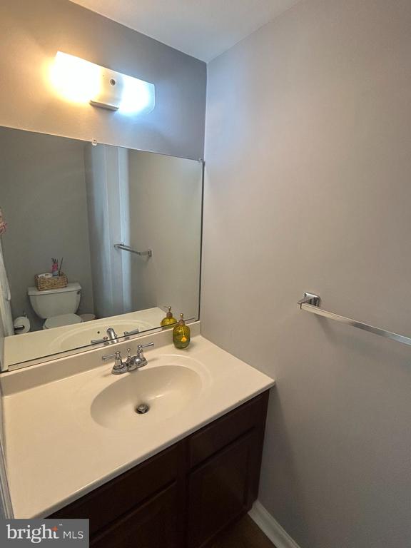 8 BARCLAY CT #203 U-8