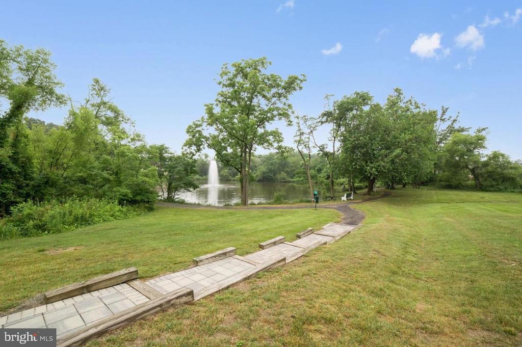 8 BARCLAY CT #203 U-8