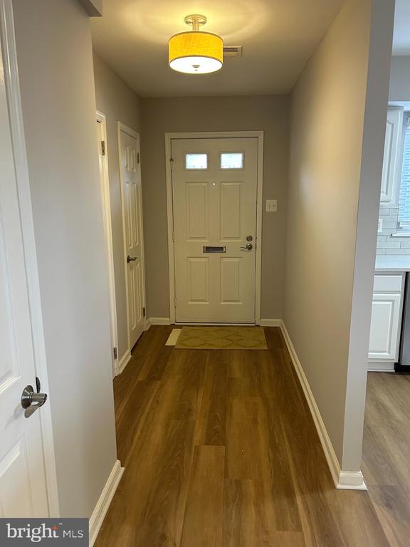 8 BARCLAY CT #203 U-8