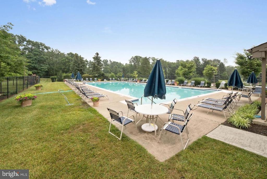 8 BARCLAY CT #203 U-8