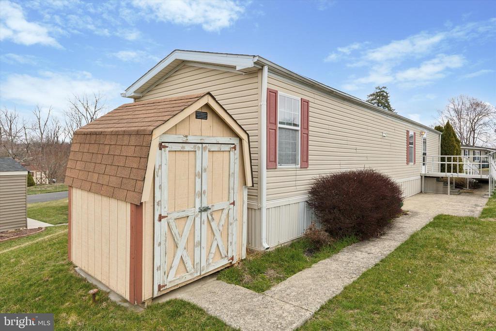 128 Parkside Ct
