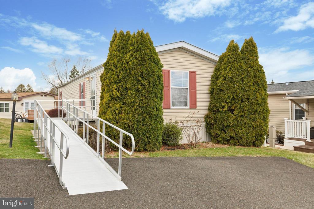 128 Parkside Ct