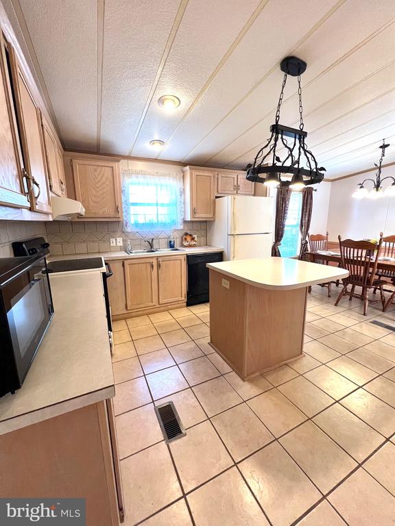 153 Deerfield Dr