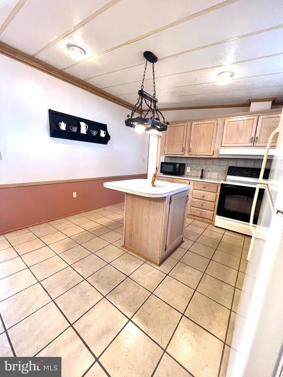153 Deerfield Dr