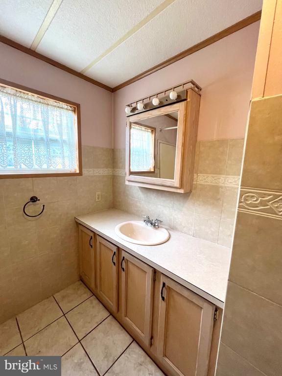 153 Deerfield Dr