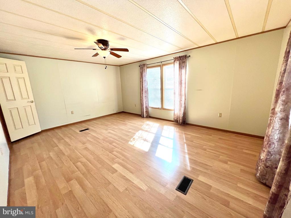 153 Deerfield Dr