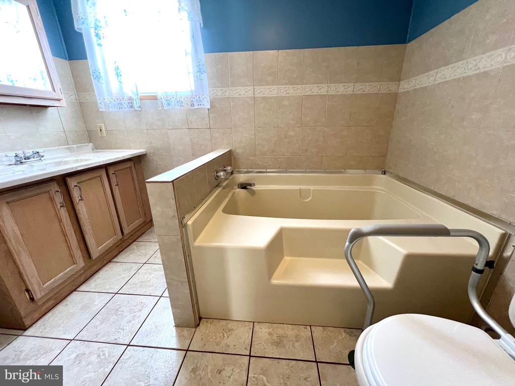 153 Deerfield Dr