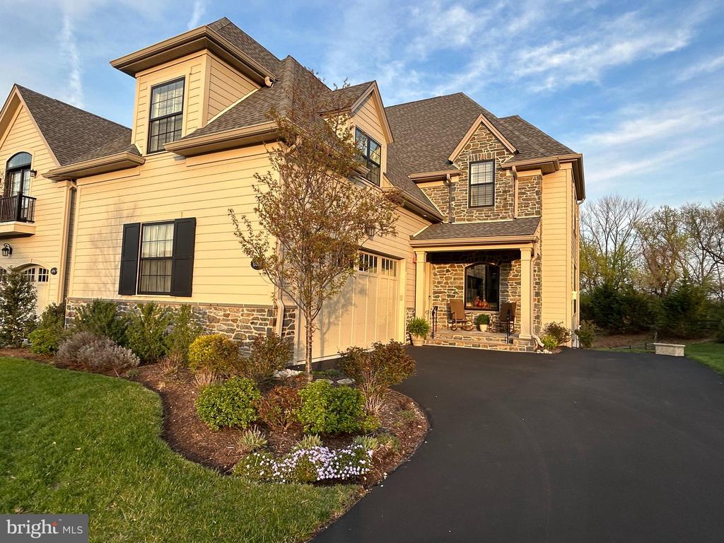 6098 Creekside Dr