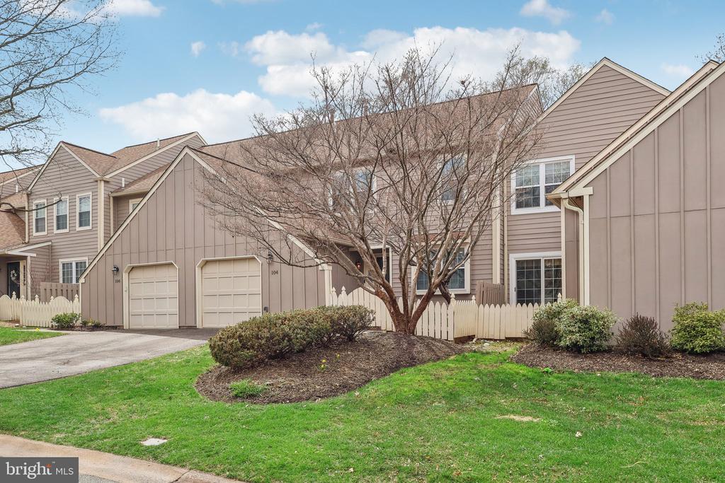 104 Evergreen Ct