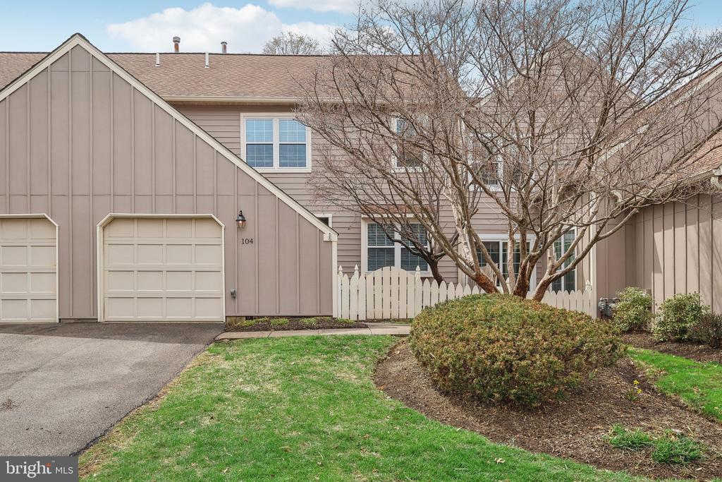 104 Evergreen Ct