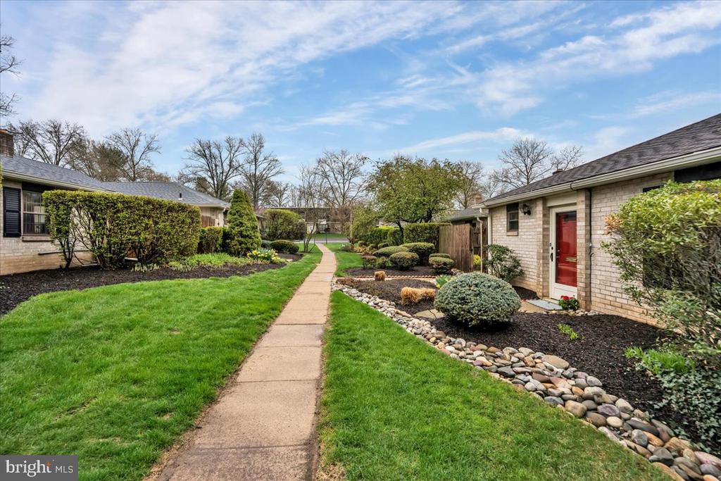 501 N Bethlehem Pike #2-B