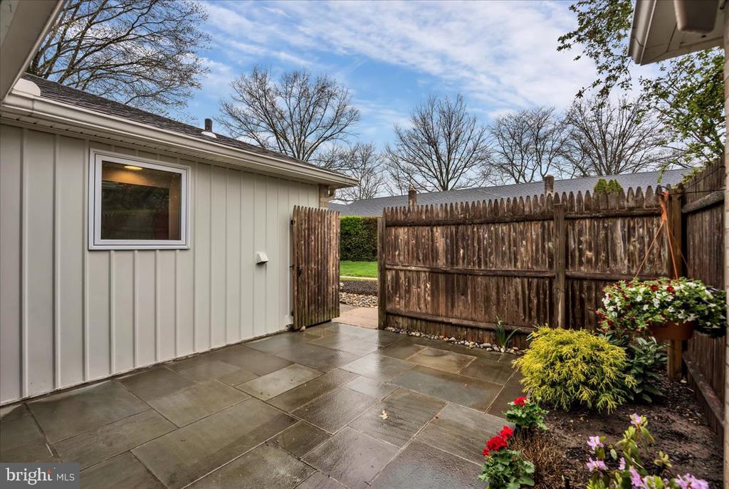 501 N Bethlehem Pike #2-B