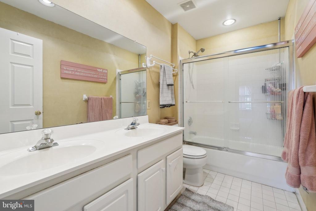 1107 Greystone Rd