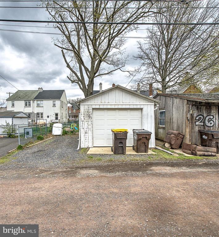 24 E 4th St