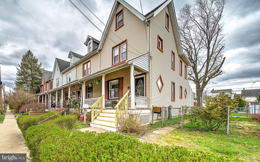 24 E 4th St