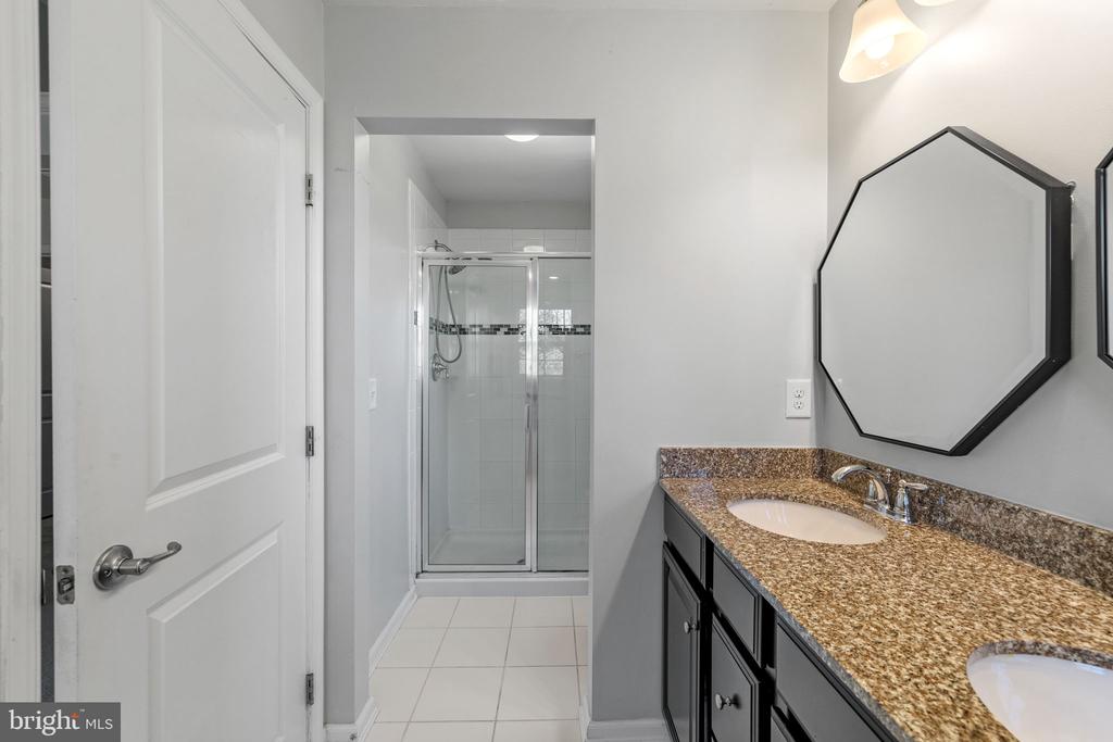 274 MacDonald Ave #22