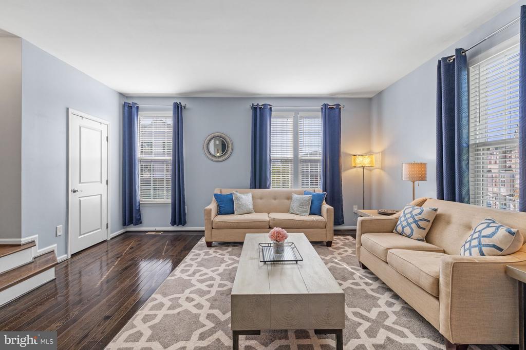 274 MacDonald Ave #22