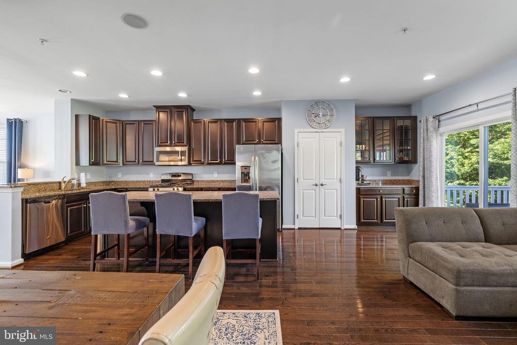 274 MacDonald Ave #22