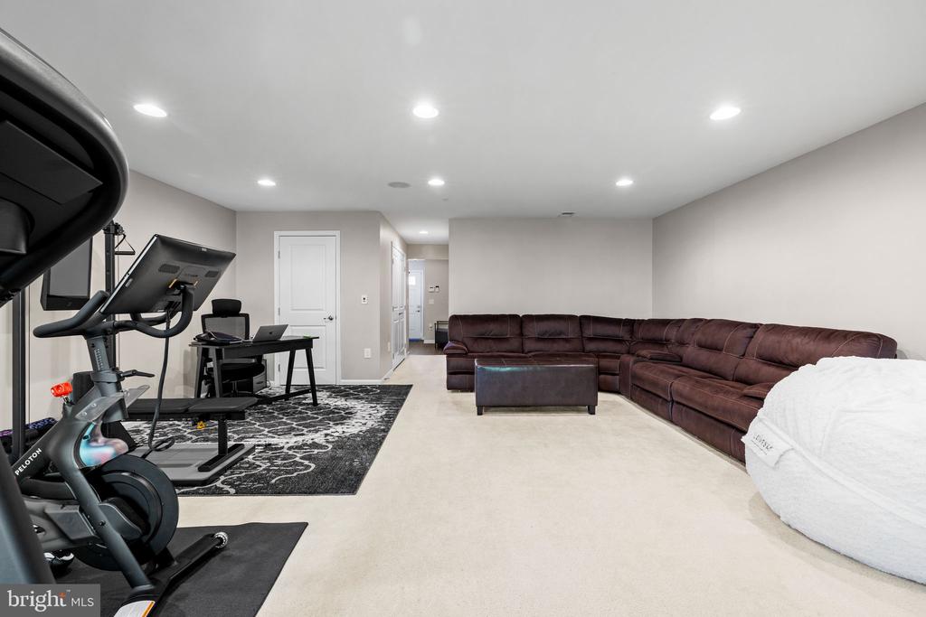 274 MacDonald Ave #22