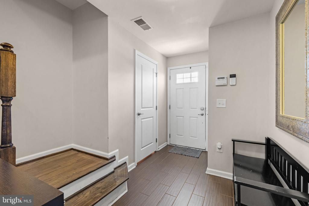 274 MacDonald Ave #22