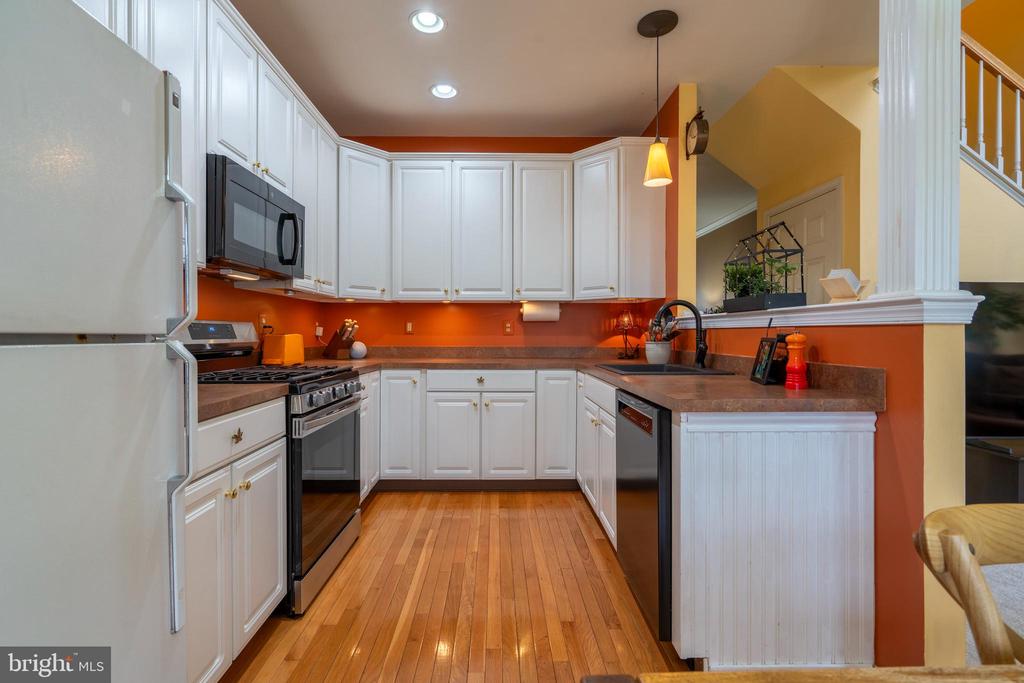 121 Castle Dr