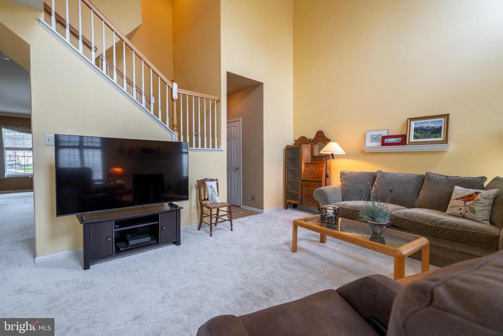 121 Castle Dr