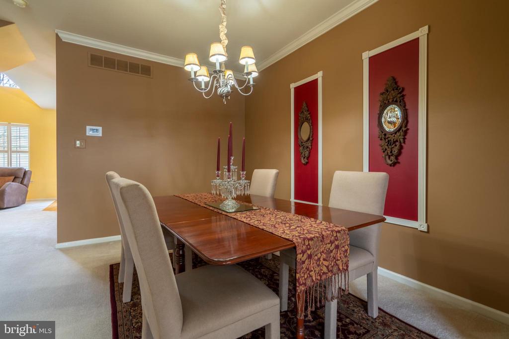 121 Castle Dr