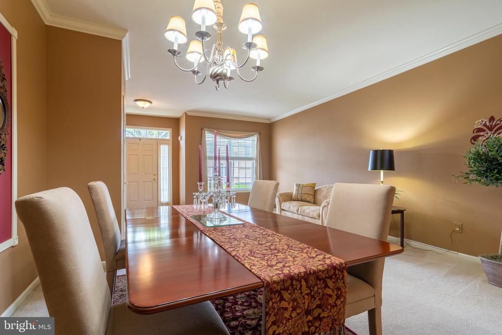 121 Castle Dr