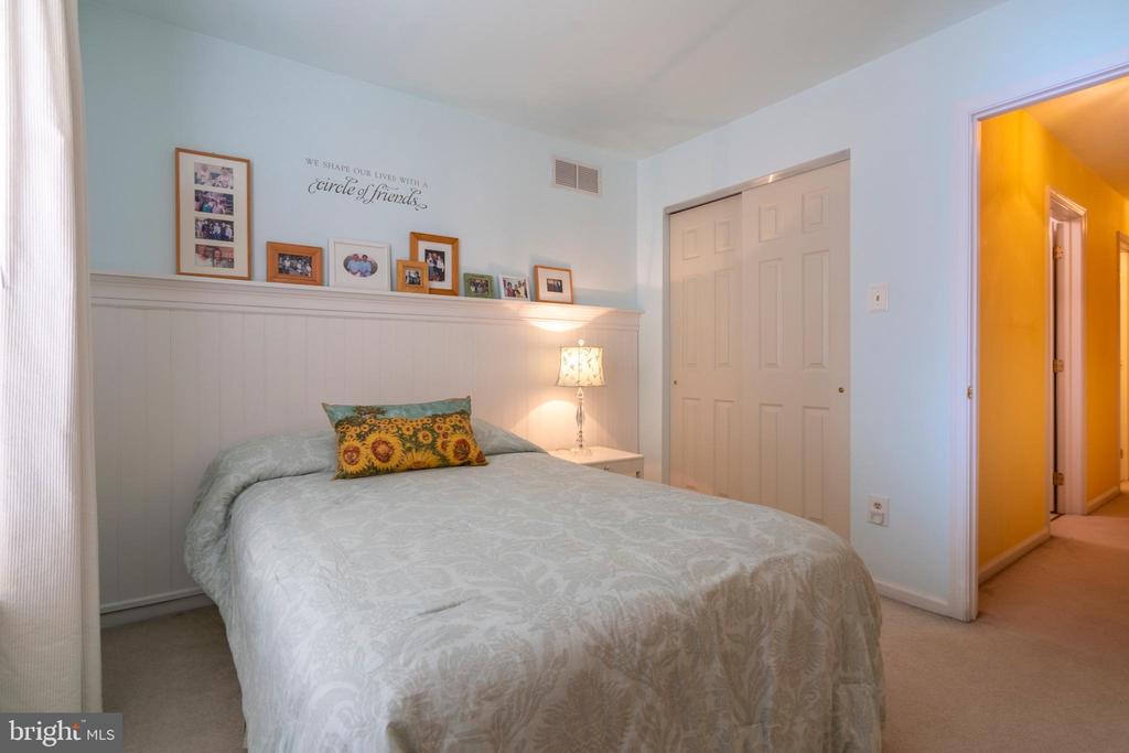121 Castle Dr