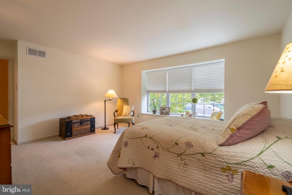 121 Castle Dr