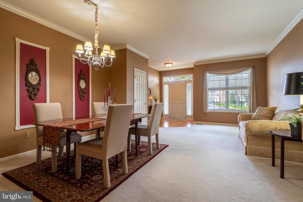 121 Castle Dr