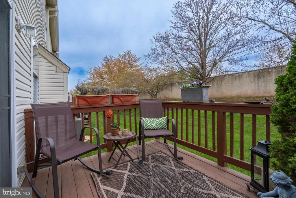 121 Castle Dr