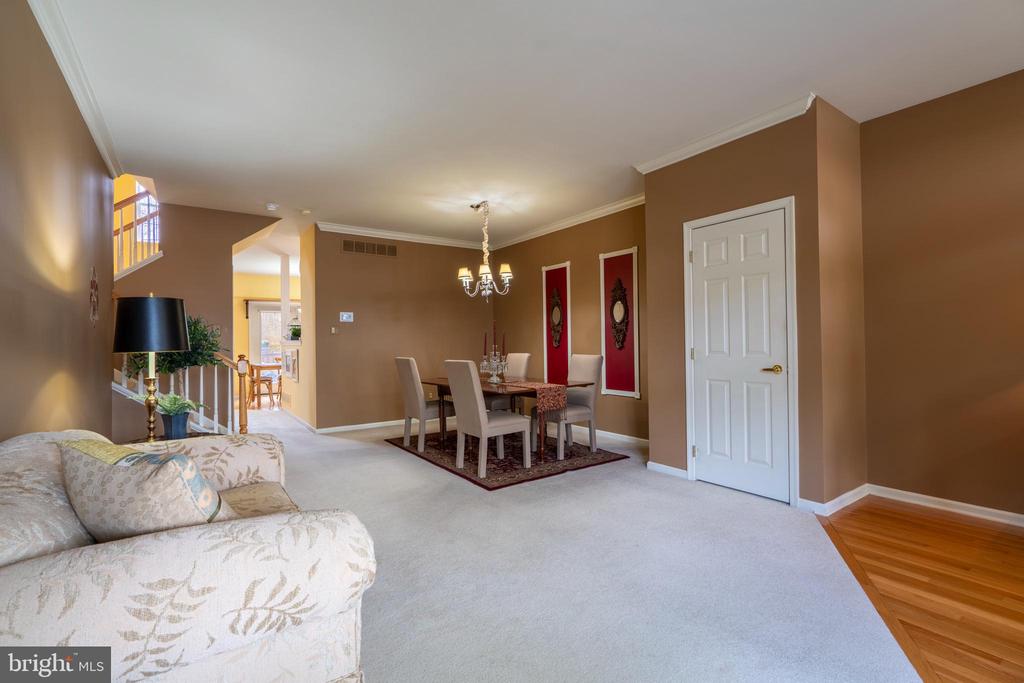 121 Castle Dr