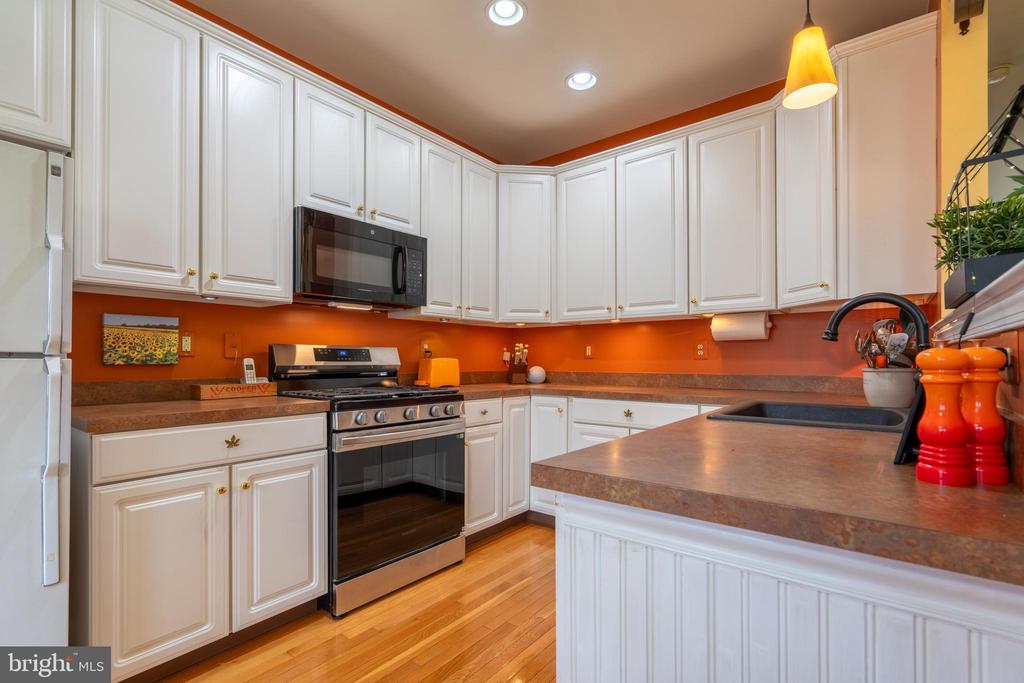 121 Castle Dr