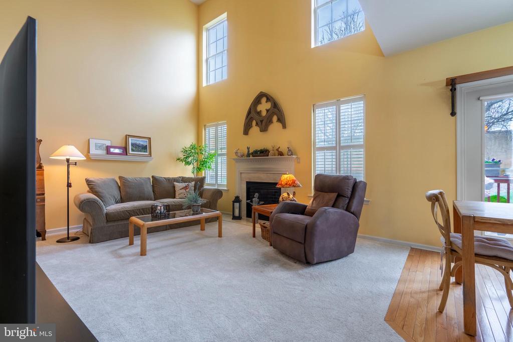 121 Castle Dr