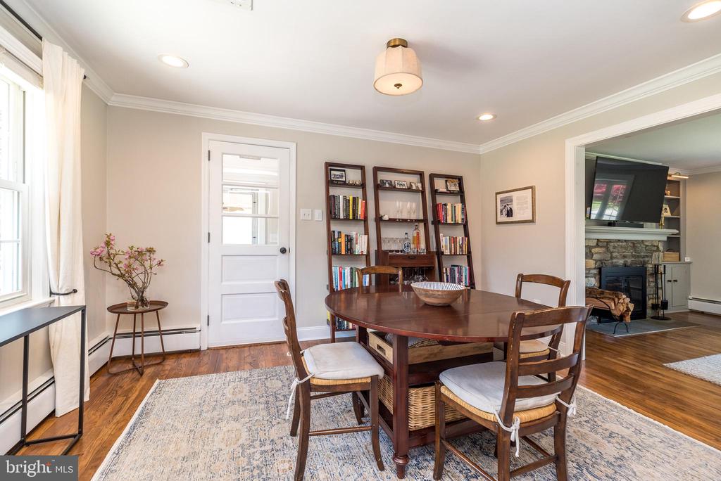 402 Cowpath Rd