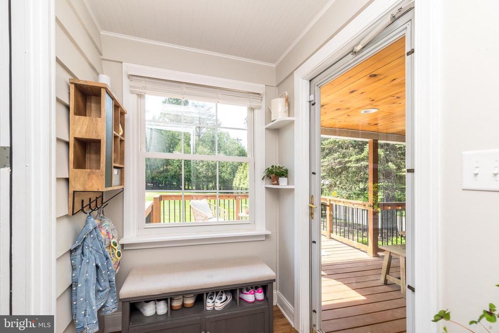 402 Cowpath Rd
