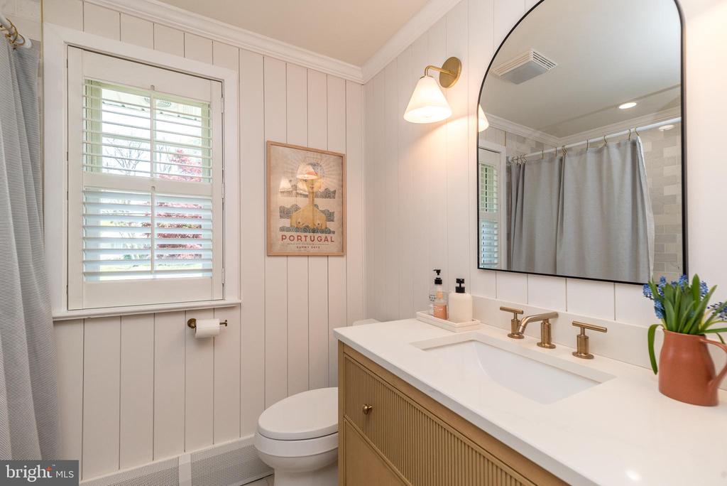 402 Cowpath Rd