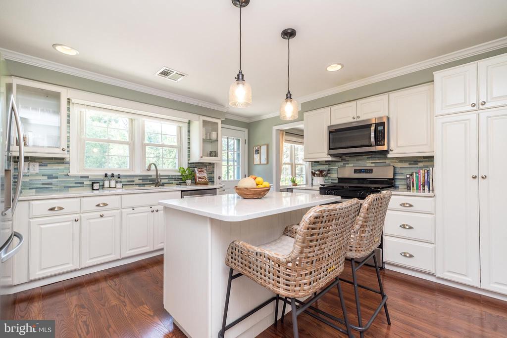 402 Cowpath Rd