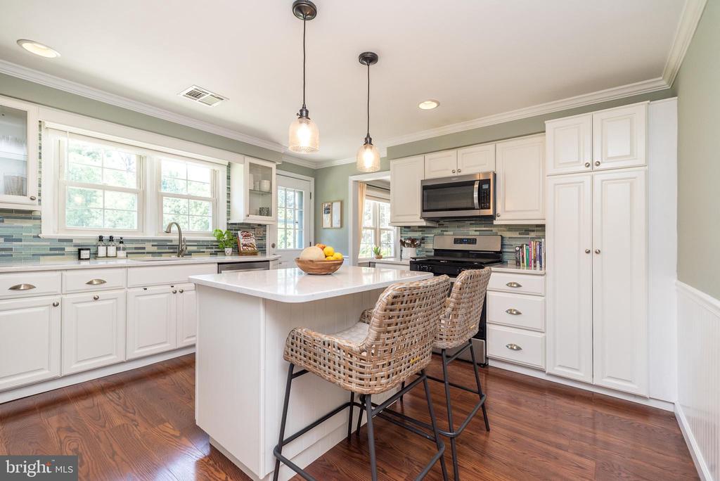 402 Cowpath Rd