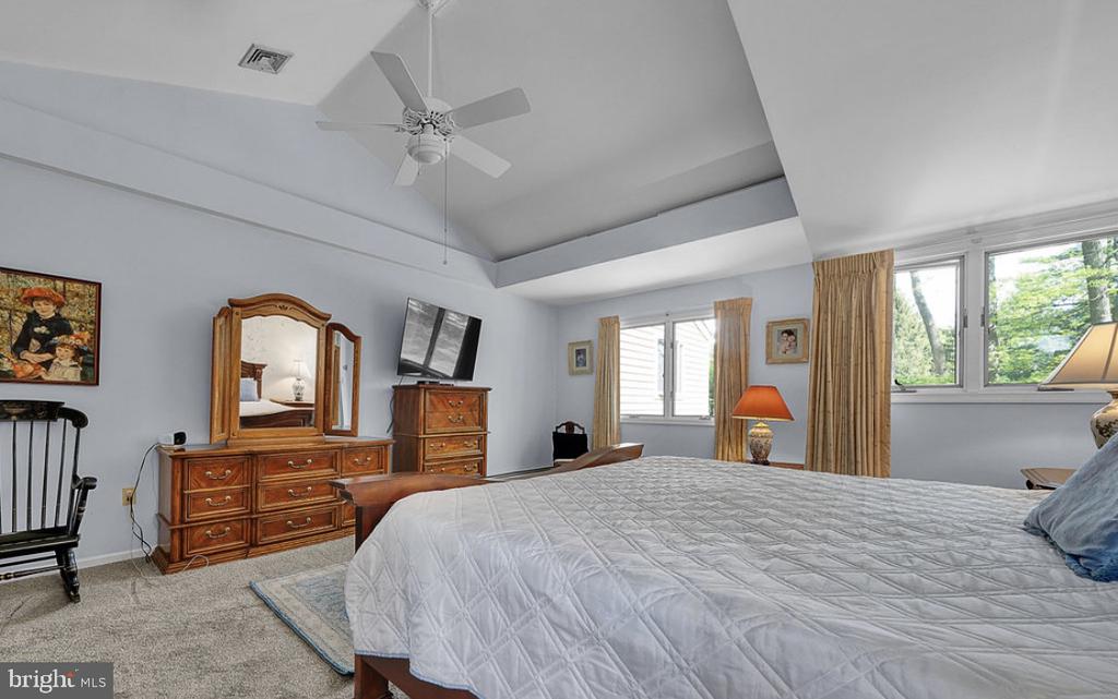 112 Samantha Dr