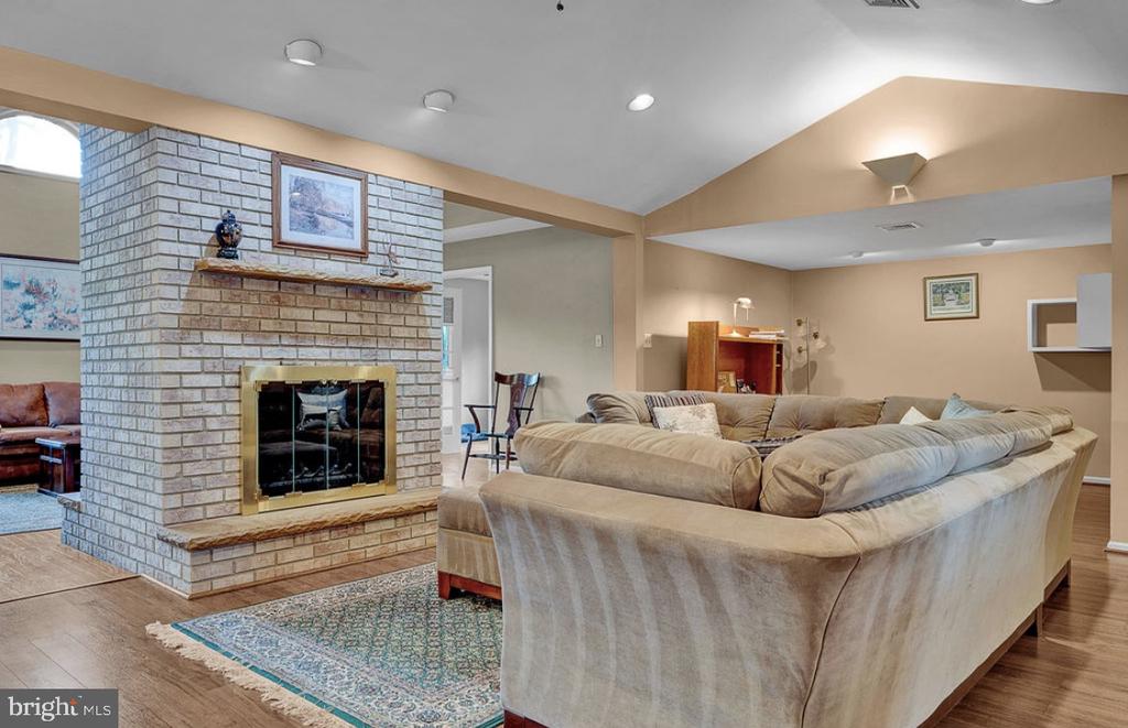 112 Samantha Dr