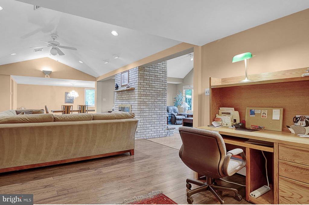 112 Samantha Dr