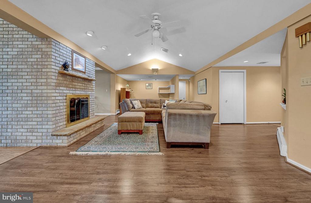 112 Samantha Dr