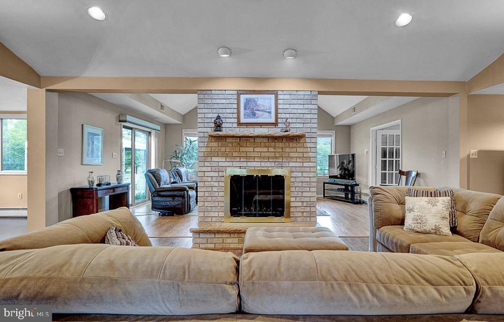 112 Samantha Dr