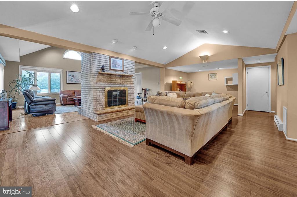 112 Samantha Dr