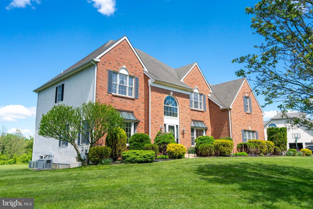 104 Usher Ln
