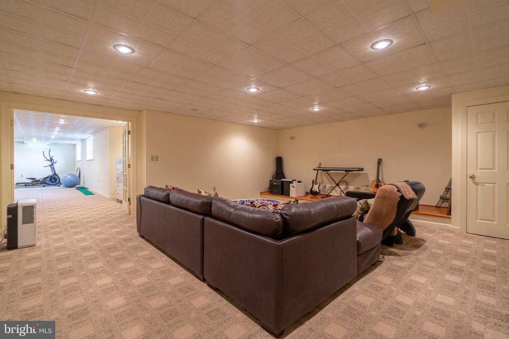 104 Usher Ln