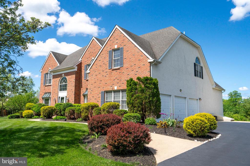 104 Usher Ln